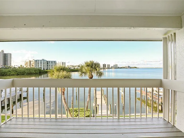 150 Marina Del Rey Ct — Photo 32