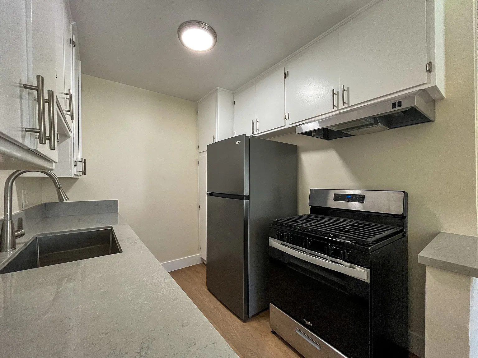 3942 Stevely Ave — Photo 1