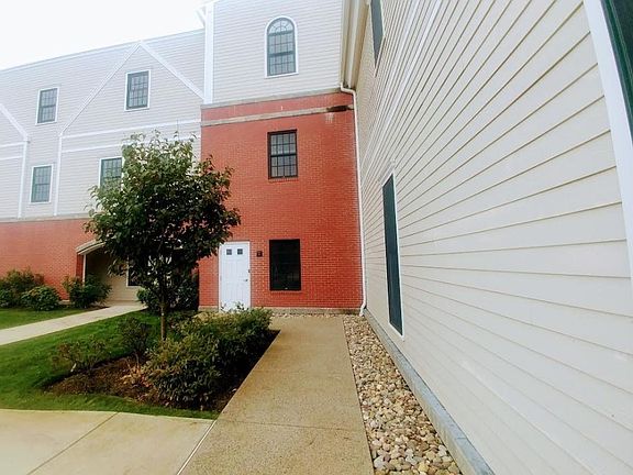 3rd image of 60 Crompton Ave #2