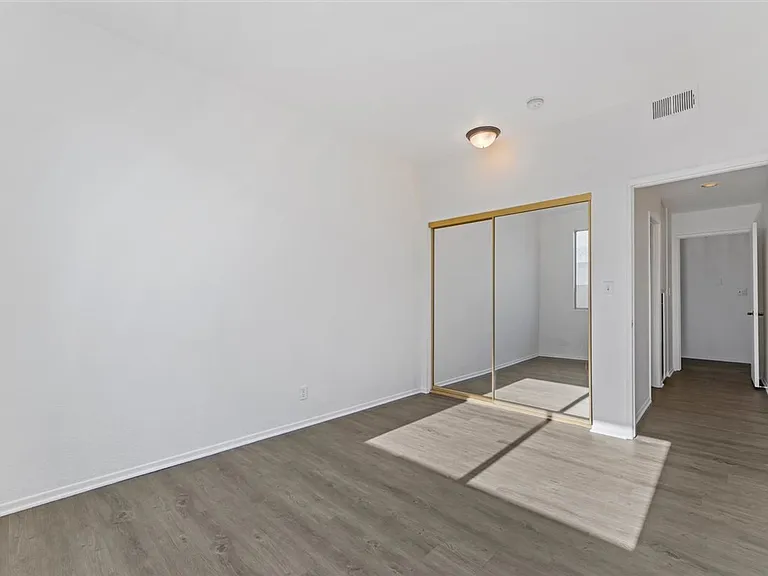 1175 E. Ocean Blvd — Photo 15