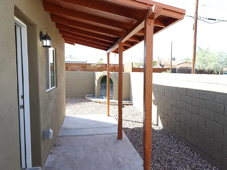 202 W Laguna St — Photo 22