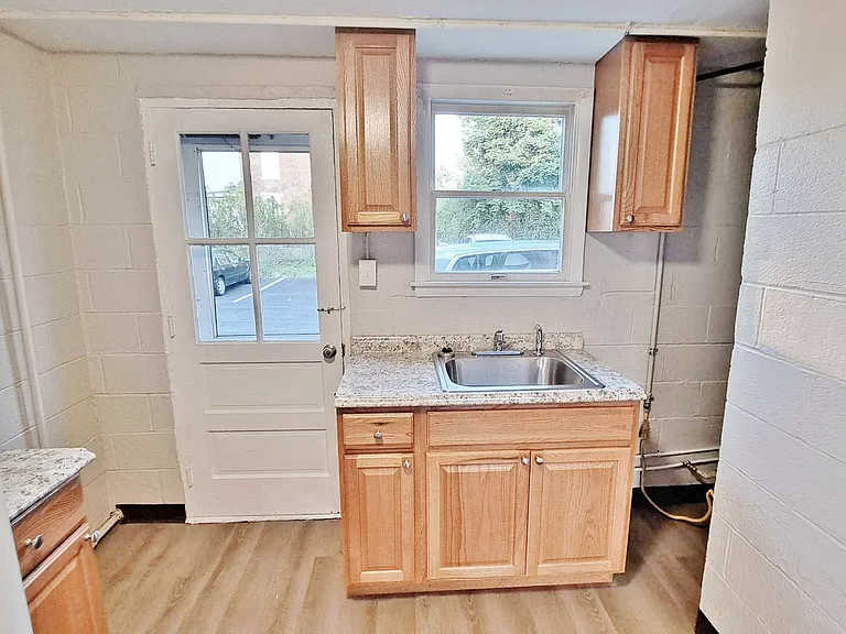 240 W High St — Photo 6