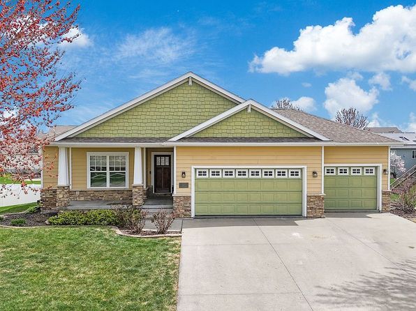 805 SE Finch Cir
