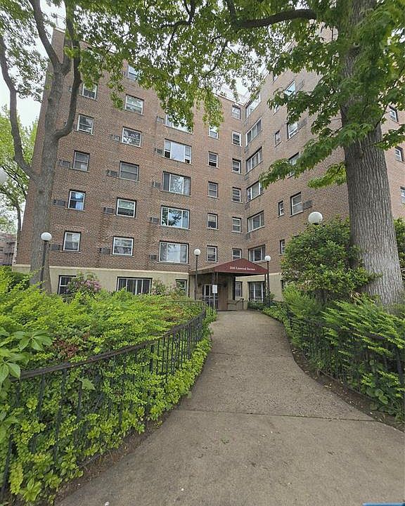 1st image of 2345 Linwood Ave APT 1A