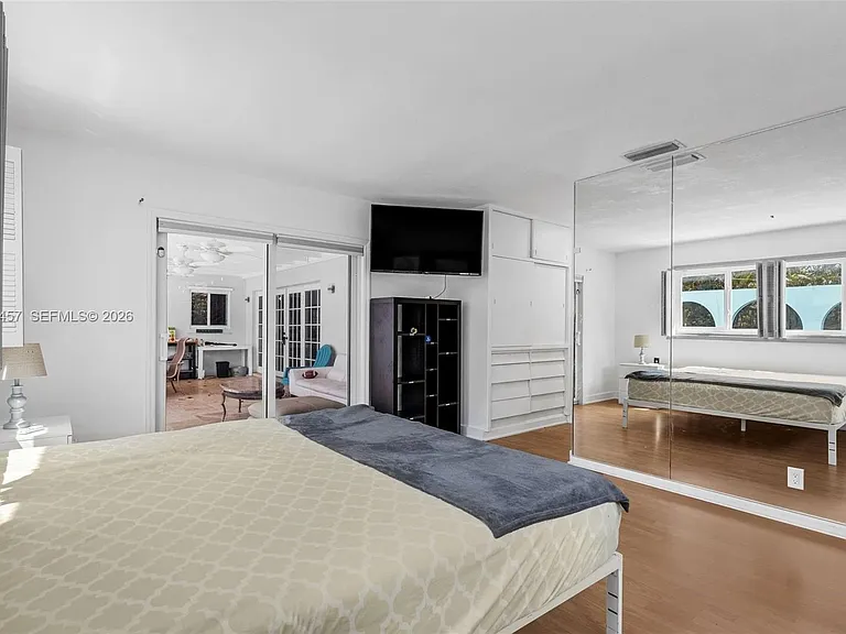 633 N Crescent Dr — Photo 33