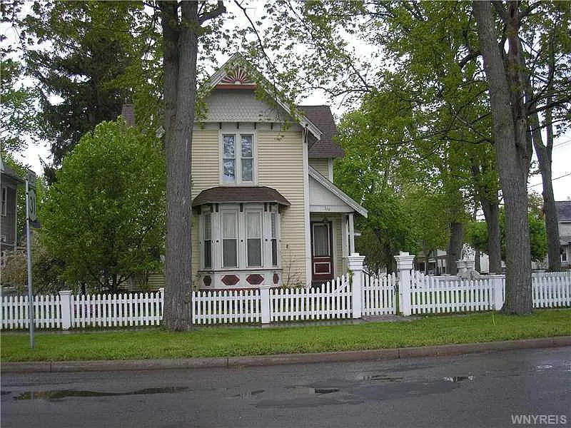 329 East Ave photo 1