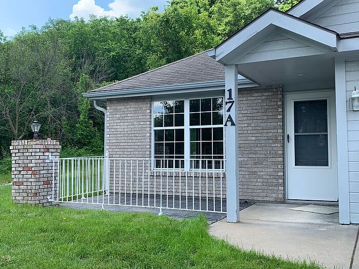 1st image of 17 Wallingford Dr