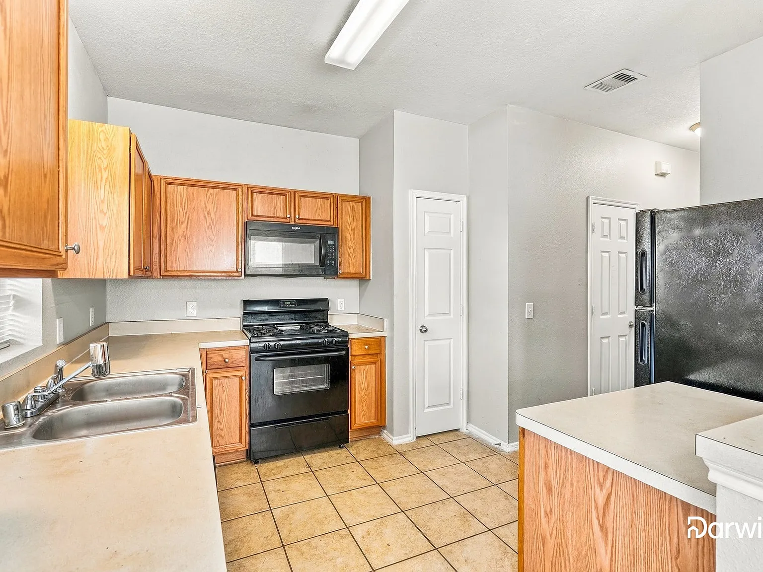 3 bed, 2.5 bath, 1296 sqft, $1,680 — Photo 4