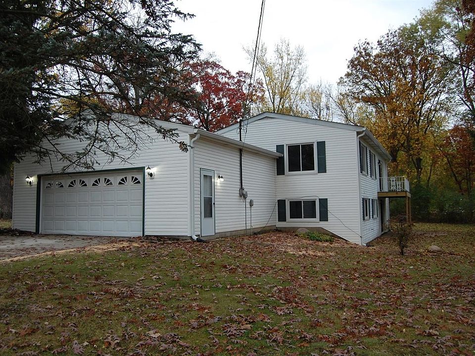 1st image of 400 Iroquois St