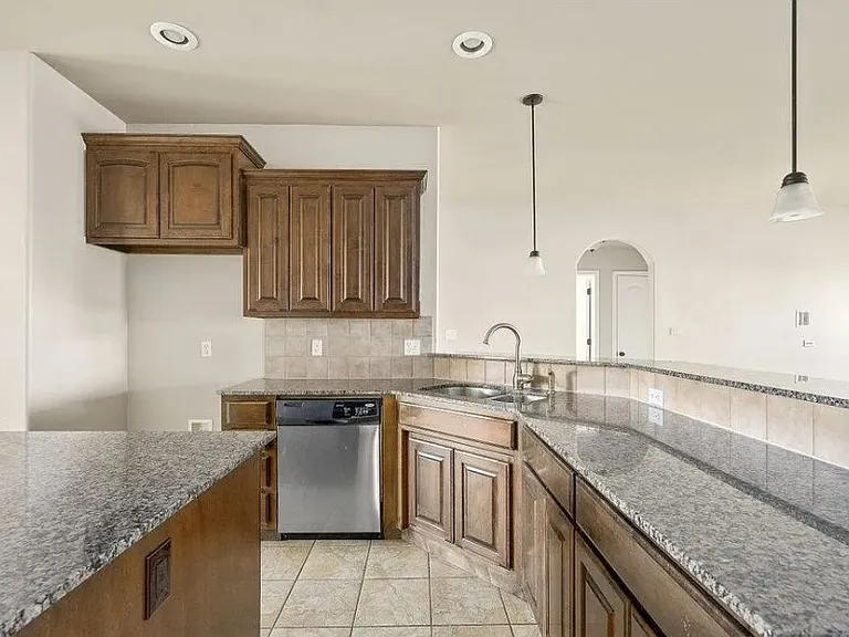 13332 S 21st Pl — Photo 6