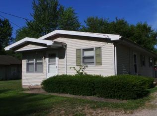 1040 Davis St, Charleston, IL
