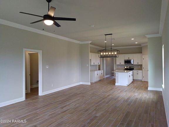 5th image of 402 McGillis Ln