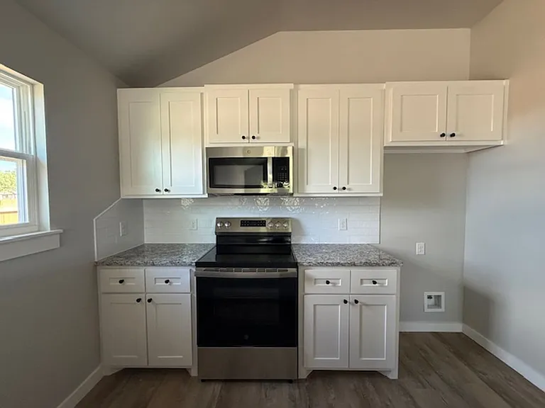 934 Minda St — Photo 5