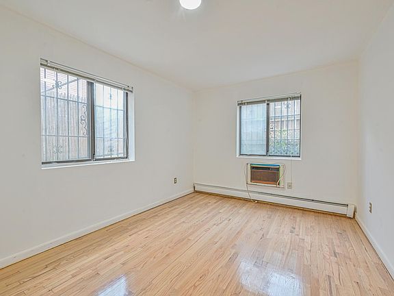 4th image of 86-53 Avon St #1