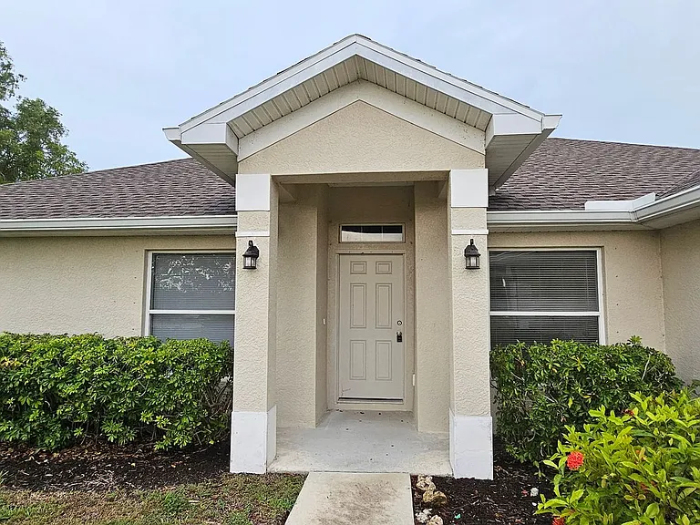 1530 SW 19th Ave — Photo 2