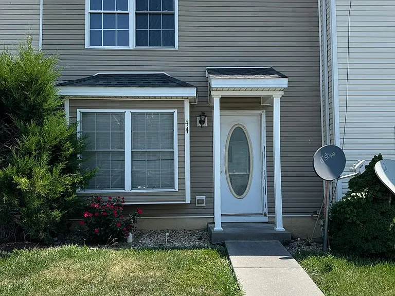 44 Blakely Ct — Photo 1
