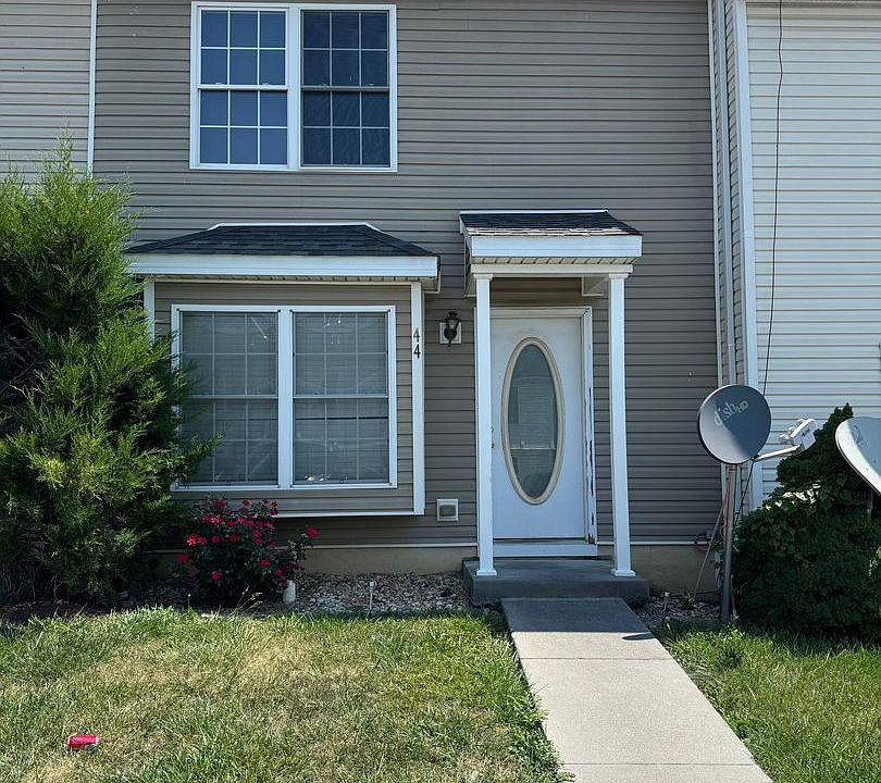 1st image of 44 Blakely Ct