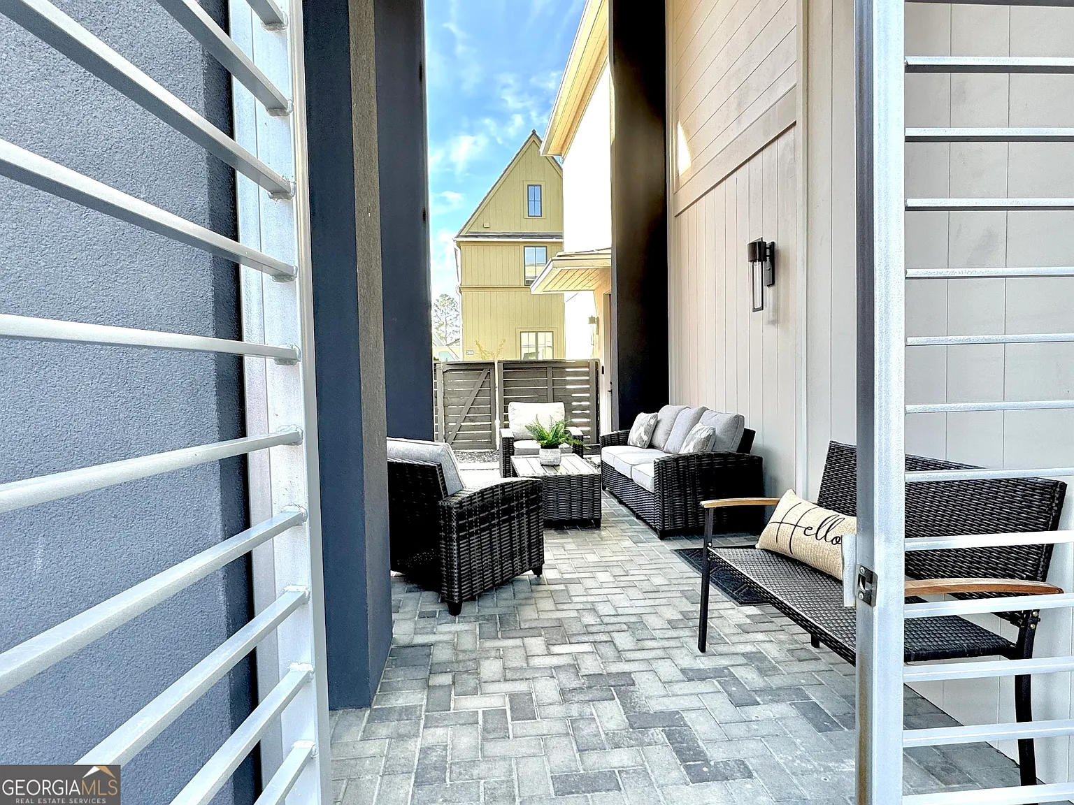 2 bed, 2.5 bath, 1388 sqft, $5,500 — Photo 2