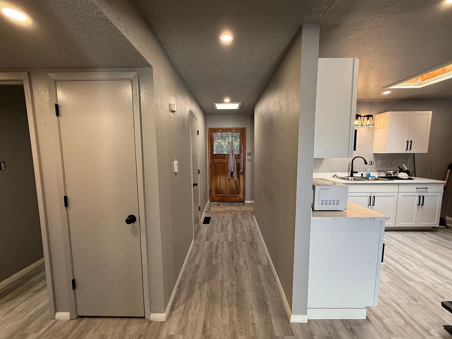 2 bed, 1006 sqft, $2,400 — Photo 2