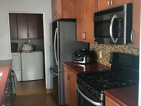 5th image of 221 Coburn St