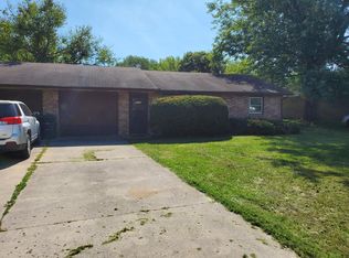 2711 W Moore Rd, Muncie, IN 47304