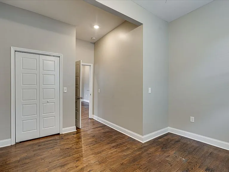 2425 Chamberlain Ave — Photo 17