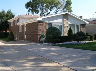 7039 N Hamlin Ave, Lincolnwood, IL 60712