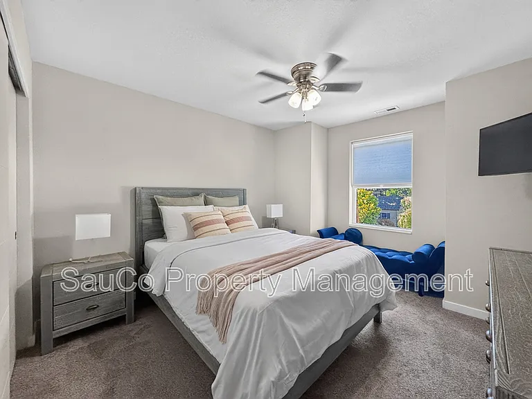 832 SE Cedar St — Photo 14
