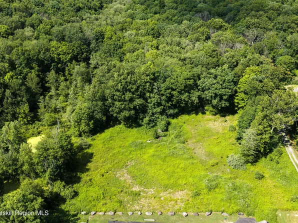 19 Spruce Lane, Highland, NY 12528
