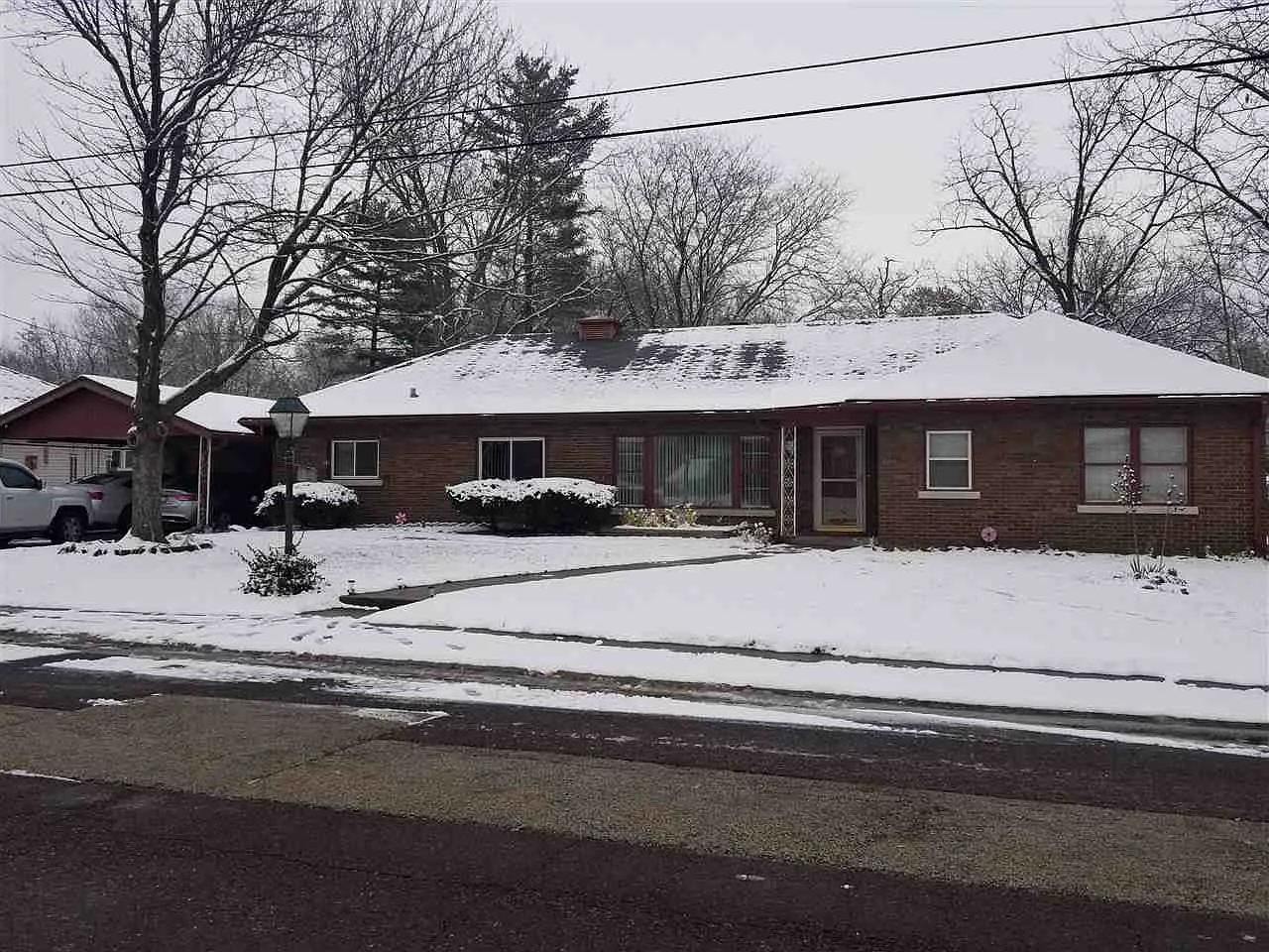 2136 N Flora Ave photo 1