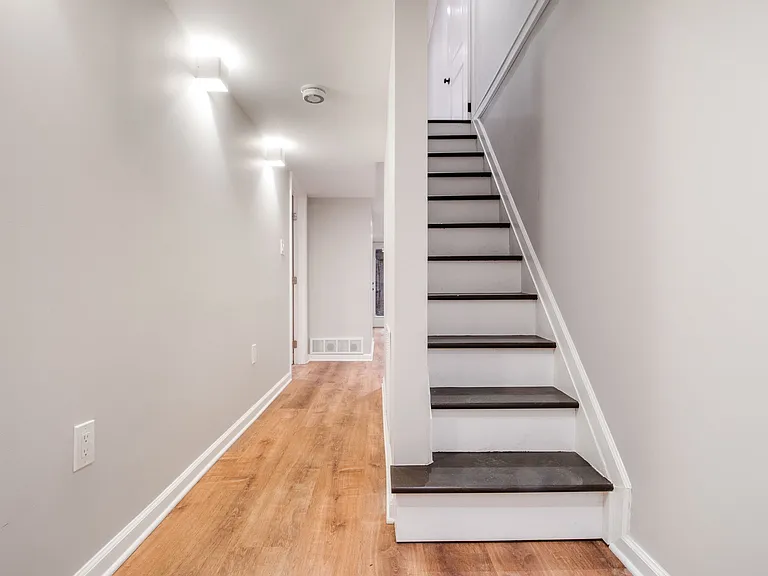 8 R St NW #6 — Photo 12