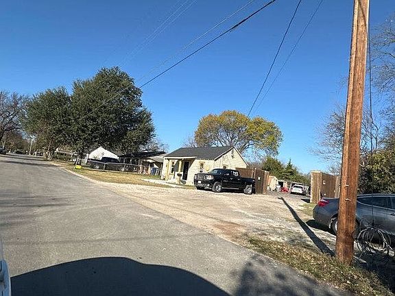 5th image of 216 E 6th St