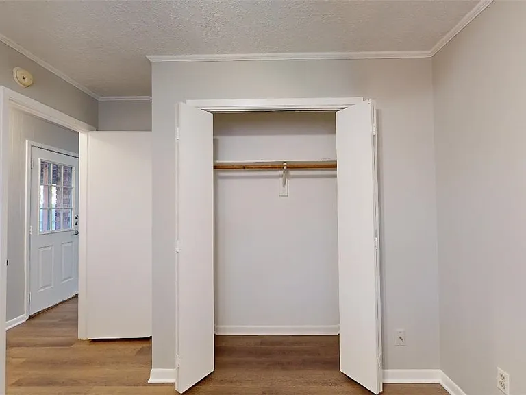 3904 Windwood Cir — Photo 20