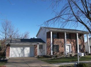 3627 Whispering Ridge Ln, Saint Louis, MO 63129