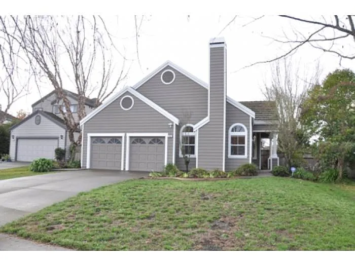806 Wine Ct photo 1