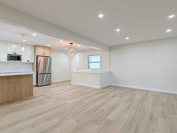 4th image of 44 W Fairview Cres SE