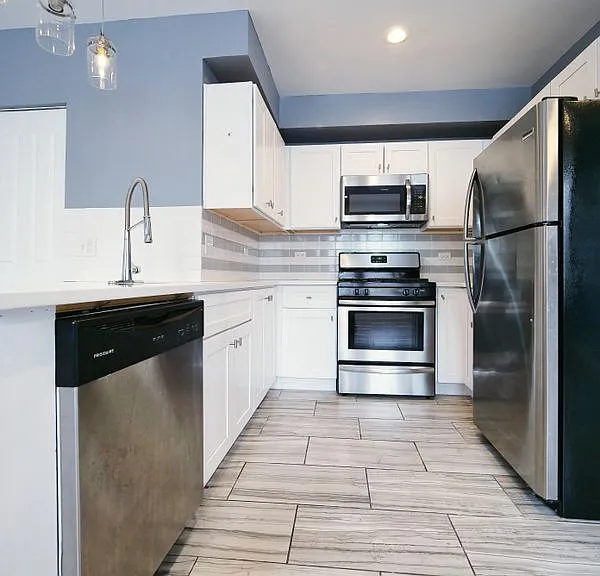 3309 W Bryn Mawr Ave #2 — Photo 9