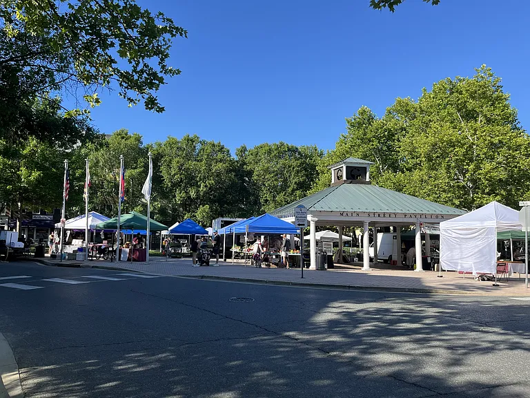 Kentlands Farmers Market.