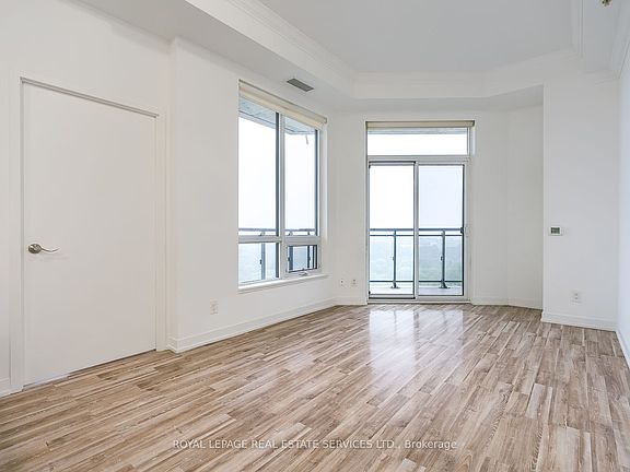 5th image of 840 Queens Plate Dr #1605