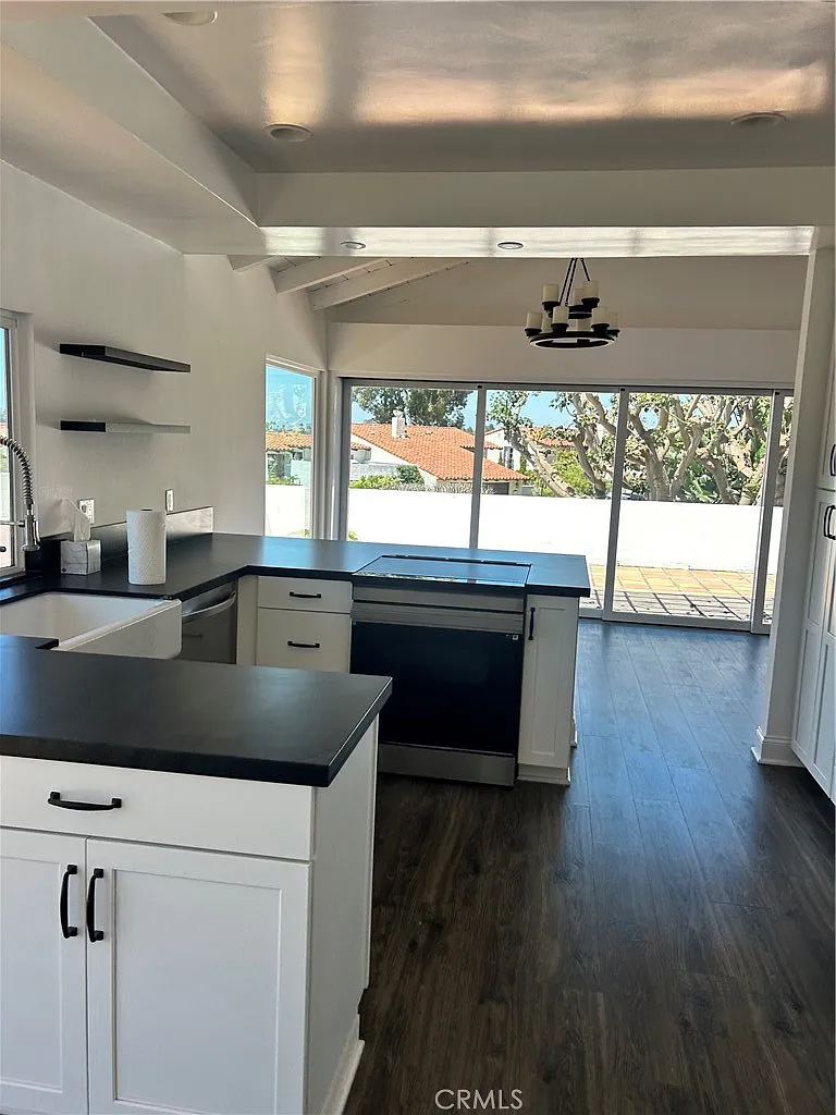 3 bed, 1642 sqft, $9,000 — Photo 3