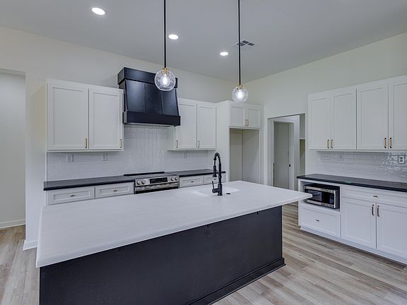 5th image of 400 Bella Vista Dr