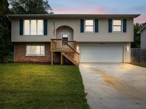 2832 Bradford Dr, Iowa City, IA 52240