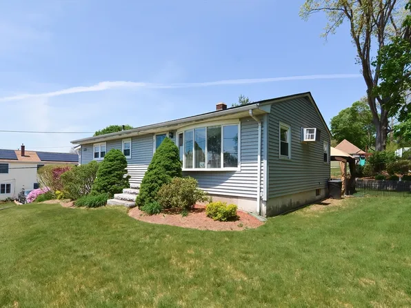 211 Pelham St, Methuen, MA 01844