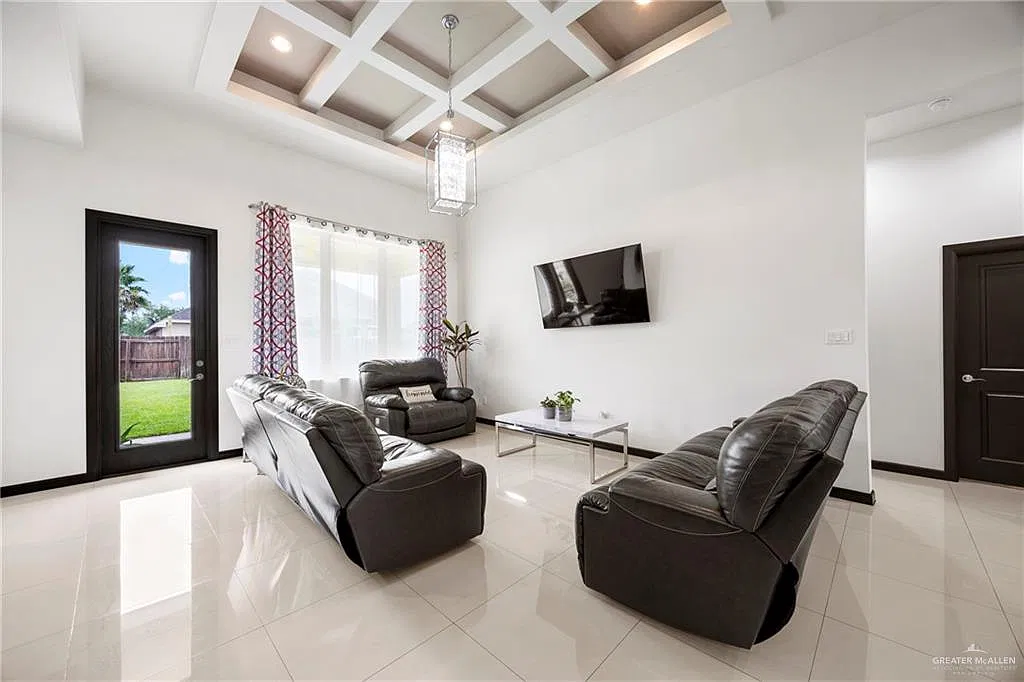 4 bed, 3.0 bath, 2185 sqft, $2,500 — Photo 4