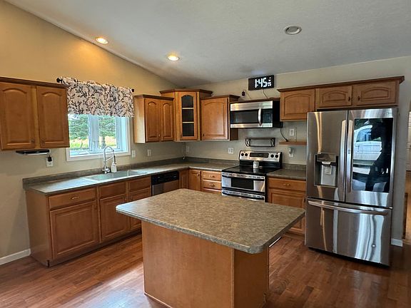 3rd image of 418 210th Ave SE