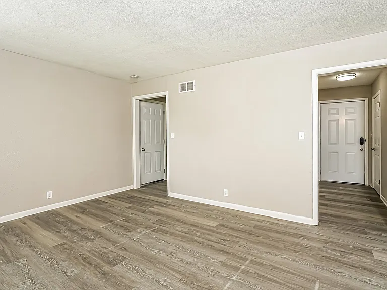 1583682_004_living_room_12870172.jpg