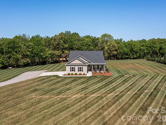 5th image of 147 Haystack Ln
