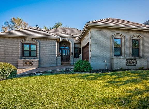 2nd image of 11 Autumn Oaks Dr