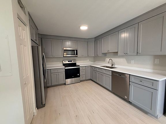 2nd image of 13121 Whitehaven Ln APT 172