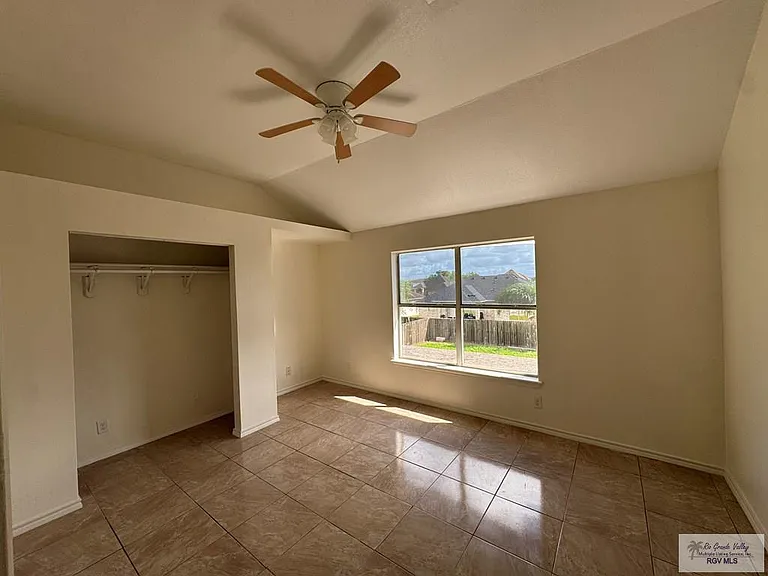 3433 Burgundy Dr — Photo 30